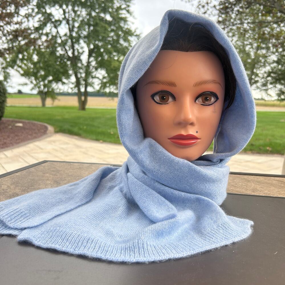 Semon Cashmere Scarf In
Powder Blue NWT
Perfect gift!